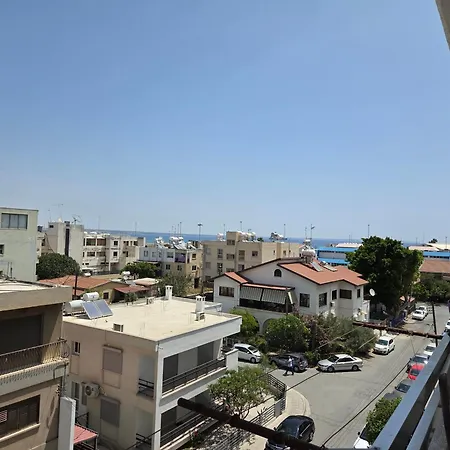One Bedroom Aptm * לרנקה